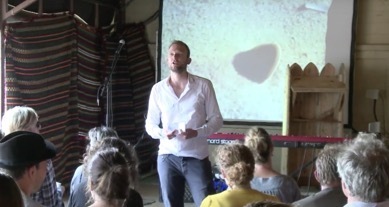 screenshot from Youtube video "ITGWO 2012: Volgens Nederland - Stijn Sieckelinck"