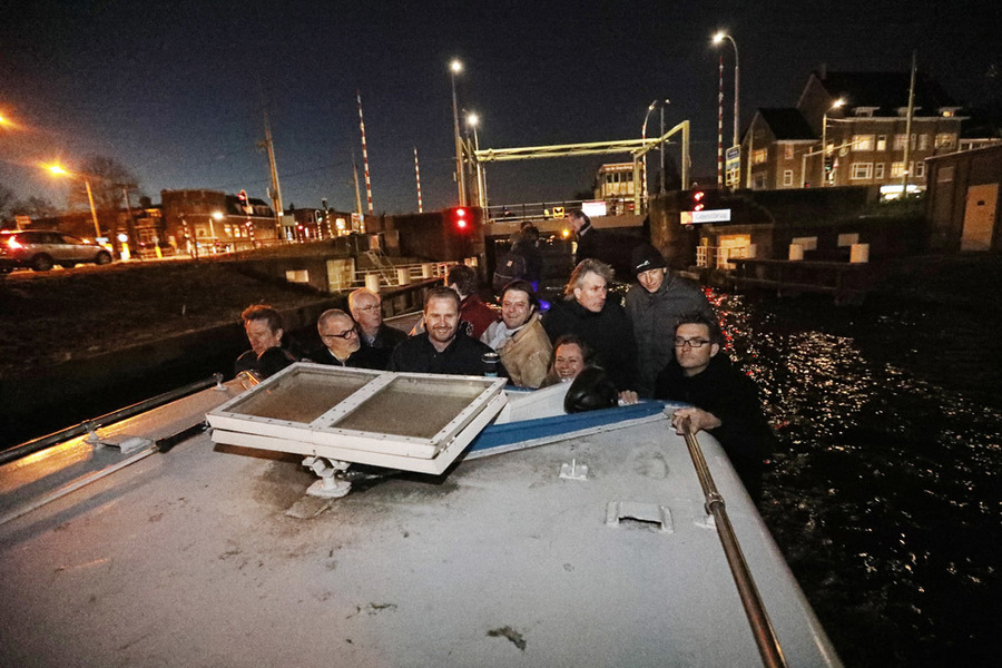 Networking by boat. On our way to another industrial area in the neighbouring municipality of Rijswijk, which like the Binckhorst, is in transition. What can we learn from each other? Photo Marc Heeman